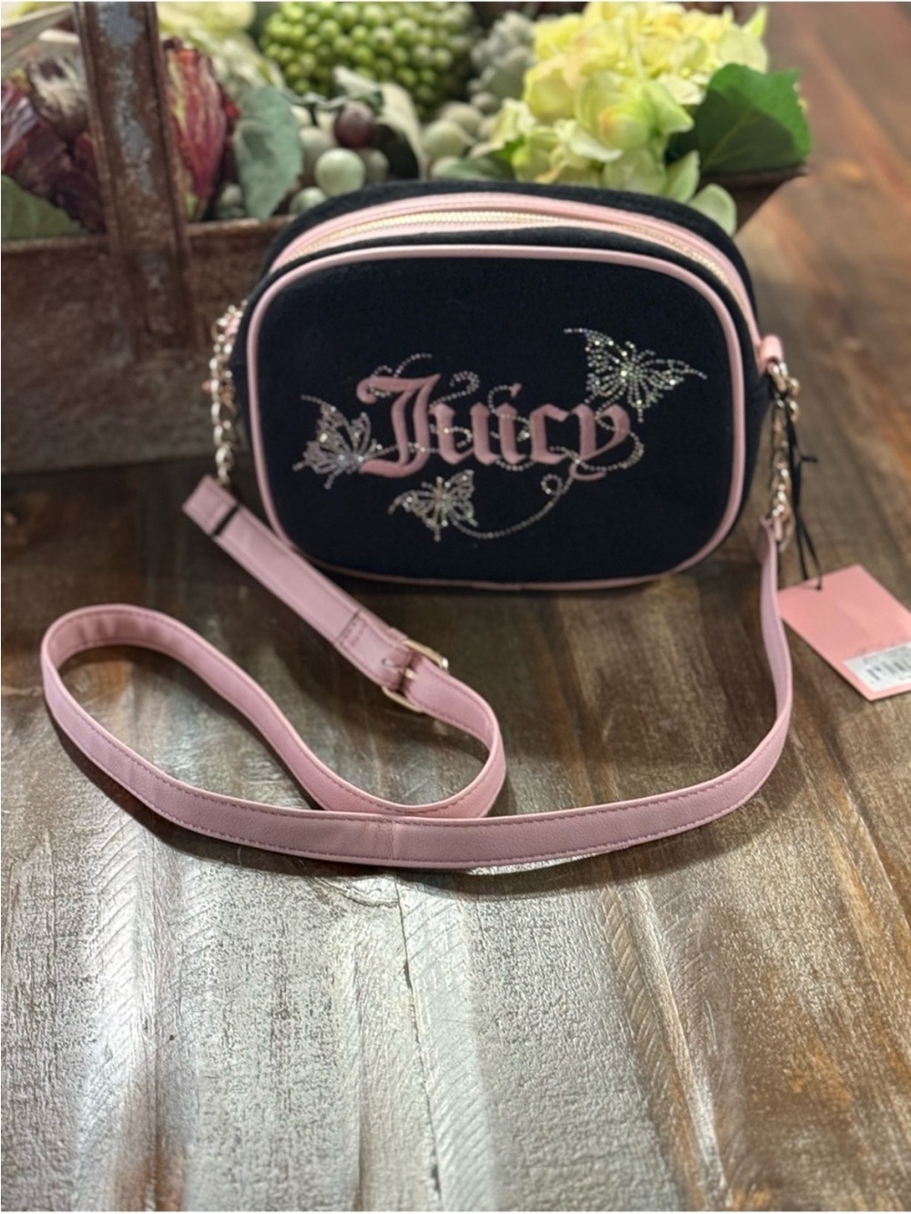 Juicy Couture Wingin’It Camera Crossbody Bag - Picture 2 of 9